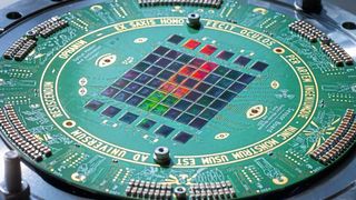 Antimaterieforschung am CERN: Der optische Antimaterie-Imager mit den 60 aus Handys ausgebauten Fotosensoren. (Bild: Andreas Heddergott / TUM)