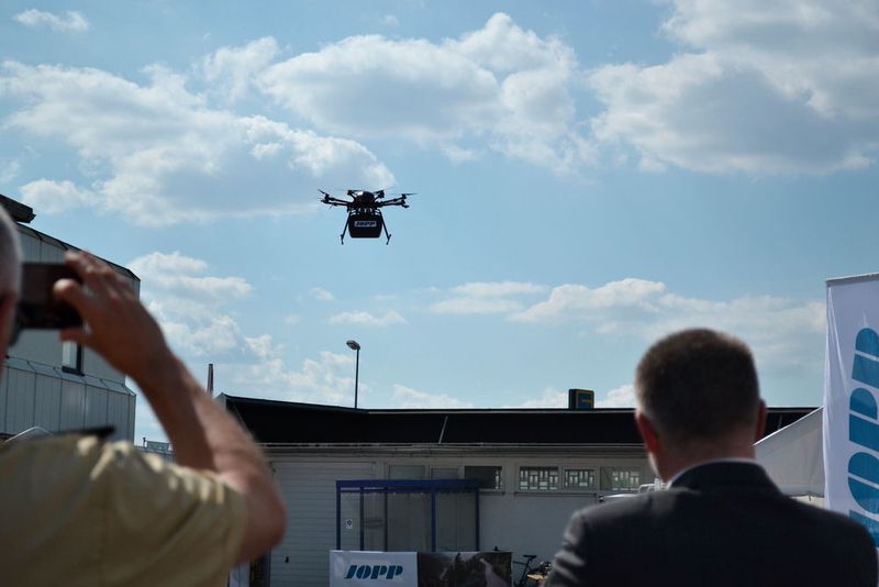 Der Automobilzulieferer Jopp Holding will das Stammwerk in Herschfeld per Lieferdrohne an das neue, sich noch im Bau befindende Entwicklungszentrum anbinden. (Bild: Lisa Marie Waschbusch)