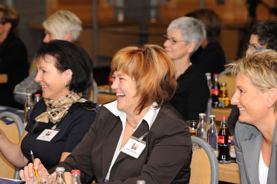 Andrea Krause (Autohaus Söllner und Krause) und Sylvia Noe-Stang hatten Spaß. (Archiv: Vogel Business Media)
