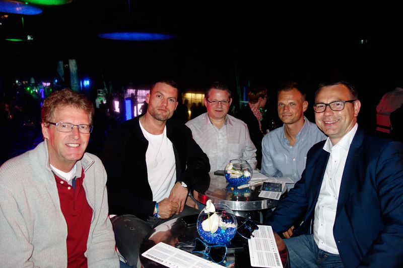 Chillen ist angesagt, (v. l.) Ralf Schüssler, Bernd Schmoll, Helmut Marschang, Marco Alisch, Verbatim, und Rüdiger Theobald, RT Consulting. (Bild: IT-BUSINESS)