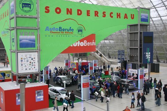 Die Sonderschau „Autoberufe – Chancen für Könner“ ist in der Glashalle zu sehen. (Archiv: Vogel Business Media)
