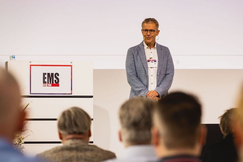 Impressionen vom 24. Würzburger EMS-Tag: Im Mittelpunkt standen aktuelle Branchenthemen, praxisnahe Impulse und insbesondere der persönliche Austausch innerhalb der EMS-Community. (Bild: Stefan Bausewein)