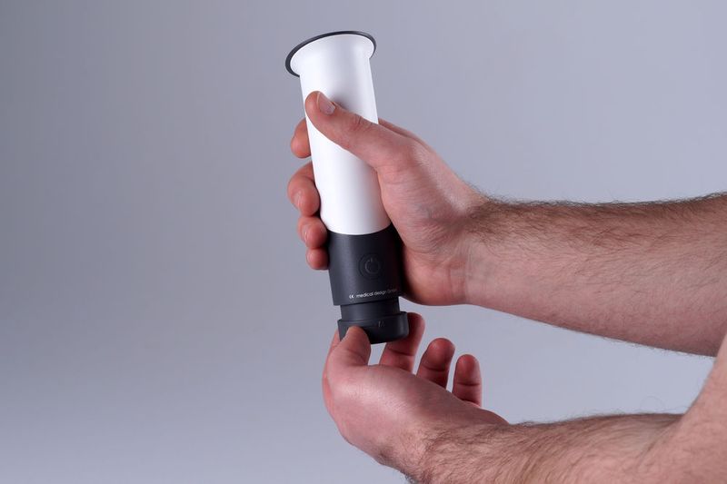 Auf nationaler Ebene gewann in Deutschland das Produkt Mamelle – ein Messgerät zur Diagnostik von Euterentzündungen bei Milchkühen. Das Gerät soll eine schnellere Diagnose und damit schnellere Behandlung der kranken Tiere ermöglichen. (Bild: James Dyson)