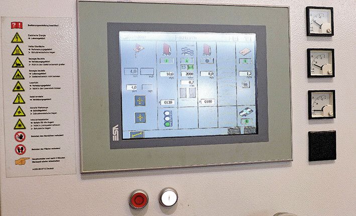Blick auf den grafisch unterstützenden Touch-screen der Steuerung. (Bild: Springfeld)