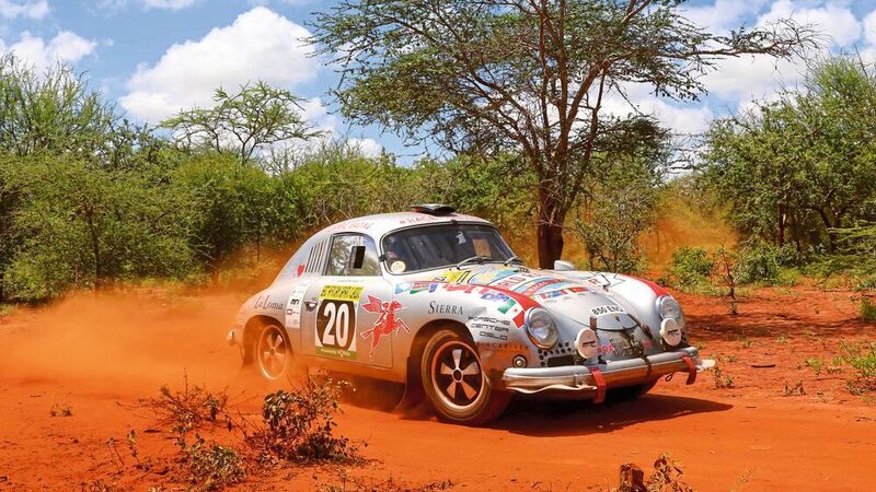 Im Jahr 2019 waren Renée Brinkerhoff und ihre Tochter bzw. Navigatorin Juliette das zweite von Frauen geführte Team, das die historische ostafrikanische Safari Classic Rally seit ihrer Gründung im Jahr 1953 absolvierte. (Porsche AG)