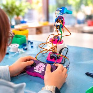 Les ateliers « MechARMtronik » et « Thymio » sont consacrés à la robotique et à la programmation.(Source :  FSRM)