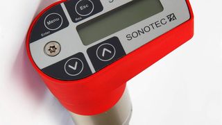 Das Display liefert alle Daten, die zur Überprüfung vor Ort erforderlich sind.  (Bild: Sonotec)