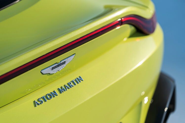 Besonders das Heck des Neuen weiß zu gefallen. (Aston Martin)