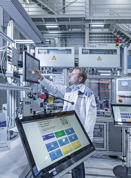 Blick in die digitale Zukunft – die Chemnitzer E³-Forschungsfabrik. (Ronald Bonss/Fraunhofer-IWU)