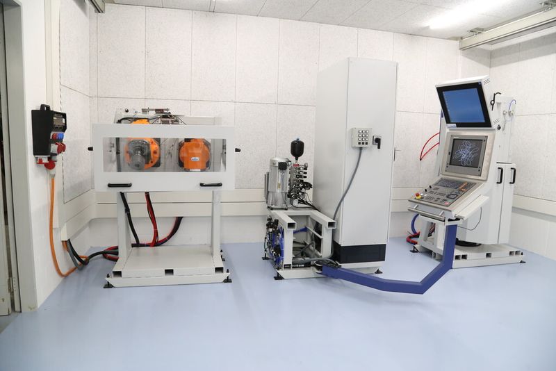 Kernkompetenz Spindeltechnologie: Die Spindeln sind perfekt auf ihre Aufgaben zugeschnitten ist. Patentiert ist die Double-Drive-Spindeltechnologie die sowohl hohe Drehmomente (per Getriebe) als auch hohe Drehzahlen fahren kann. (Matthias Böhm)