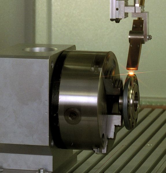 Oberflächenhärtungen mit Tiefen von 0,1 bis maximal 2 Millimetern an fertig bearbeiteten Werkstücken mit Nd:YAG-, Faser- und Diodenlasern führt die Laservorm GmbH nahezu verzugsfrei durch. (Bild: Laservorm)