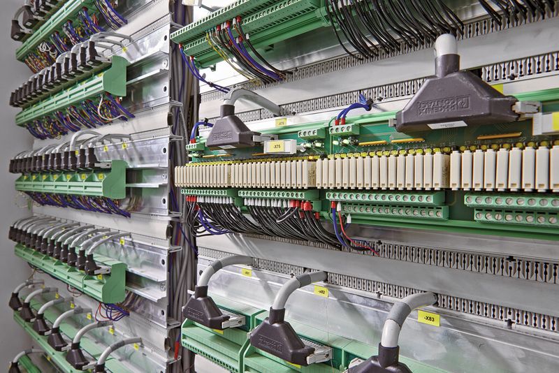 Bild 4: Die Relaismodule,könne auf minimaler Baubrite 32 Kanäle rangieren. Darüber hinaus könne sie im Wartungsfall einfach ausgetauscht werden. (Bild: Phoenix Contact)