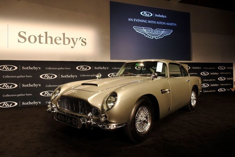 Rund 7,1 Millionen Euro konnte ein Filmauto von Aston Martin erzielen. Der DB5 aus dem Jahr 1965 war einst Dienstfahrzeug des Geheimagenten James Bond. (Frank Wilke / Classic Analytics)