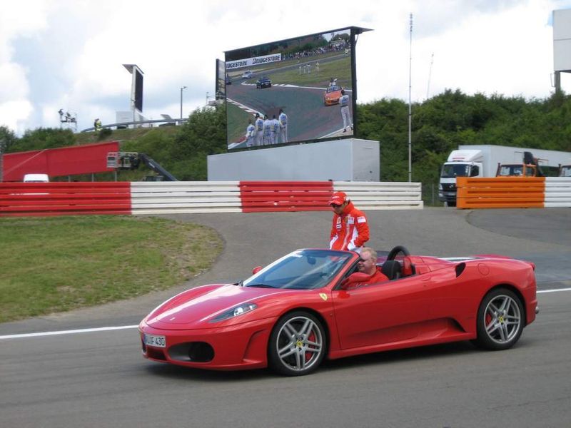 Beim deutschen Grand Prix konnten die Fans sowohl das Rennen als auch die anschließende Siegerehrung auf dem kolossalen 80 qm Video-Bildschirm von XL Video verfolgen. (Archiv: Vogel Business Media)