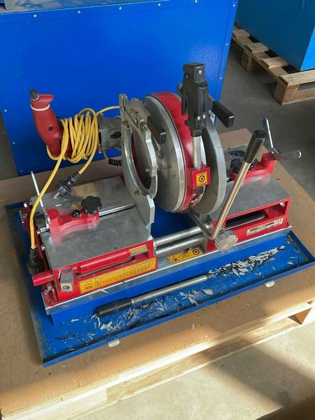 Und noch eine Stumpfschweißmaschine ist mit im Angebot, zu der Surplex aber keine weiteren Angaben gemacht hat. Experten werden den Typ sicher erkennen. (Bild: Surplex)