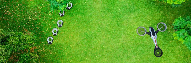 Mähroboter und Drohnen im Einsatz auf und über städtischen Grünanlagen der Smart City der Zukunft. (Bild:   / CC0)