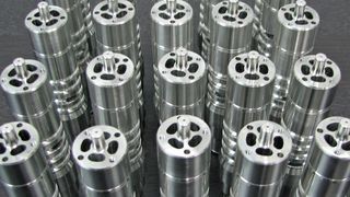 Bild 1: Aus acht Teilen dieser Düse für die Lebensmittelindustrie wird mit Additive Manufacturing eines – und das in Serienproduktion. (Bild: Layerwise)