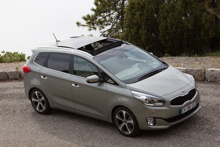Das verleiht ihm zusammen mit dem dynamischen Design einen recht sportlichen Auftritt. (Foto: Kia)