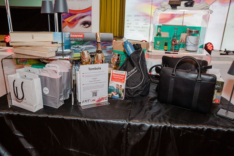 Der Ticket-Erlös der Tobola geht dieses Jahr zu gleichn Teilen an Childs Right und die Ukraine. (Bild: www.hamann.photo)