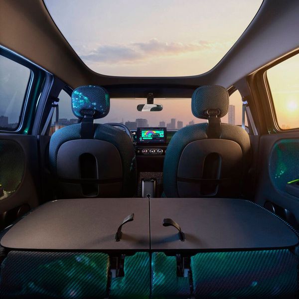 Die Produktverantwortlichen bei Renault sind der Meinung, ein Panoramadach darf auch bei einem Kleinstwagen nicht fehlen. (Bild: Renault)