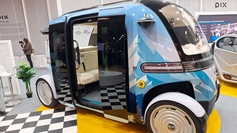 Transportmittel: Der RoboBus verfügt über sechs Sitzplätze und kommt ganz ohne Fahrer aus. (Bild: Rudolf Huber/SP-X)