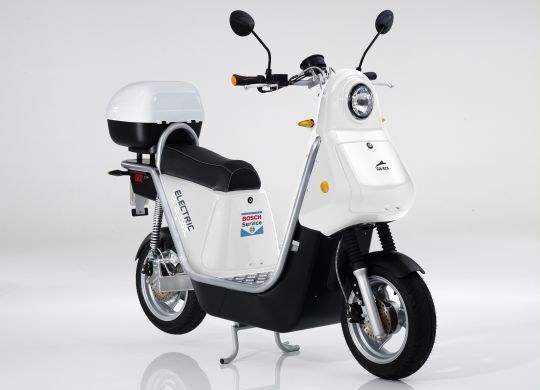 Die Bosch Service Betriebe übernehmen die Wartung und Reparatur der von Govecs GmbH München hergestellten Elektroroller. Außerdem werden diese e-Scooter auch über ausgewählte Bosch Service Betriebe verkauft. (Archiv: Vogel Business Media)
