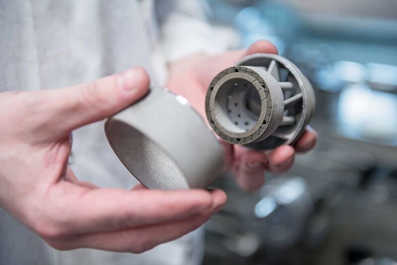 Materials Solutions fertigt beispielsweise Brennerköpfe per 3D-Druck für Siemens-Gasturbinen in Serie. (www.siemens.com/press)