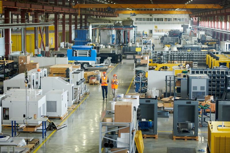 Zunehmende Integration von Automatisierung, datengetriebenen Systemen und effizienter Ressourcenplanung sind auch in einer anspruchsvolleren industriellen Umgebung möglich. (Bild: © DigiKey)