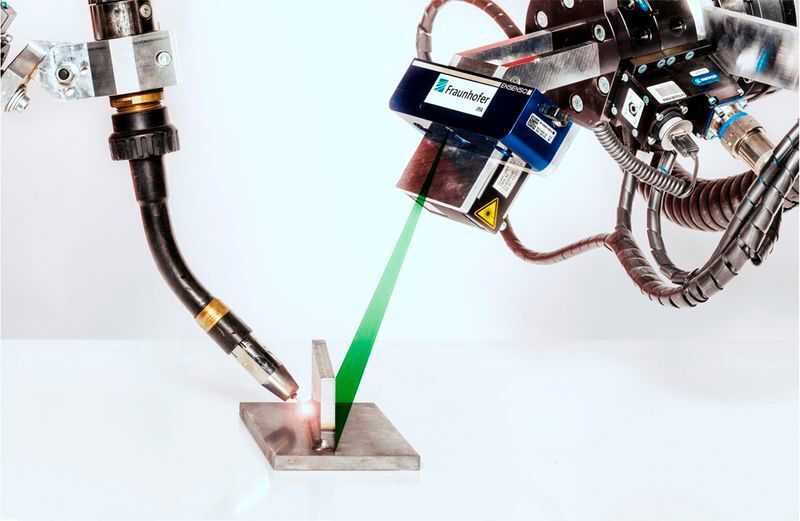 Das System erkennt automatisch Schweißnähte und berücksichtigt dabei auch Spalte und Formabweichungen. (Fraunhofer-IPA)