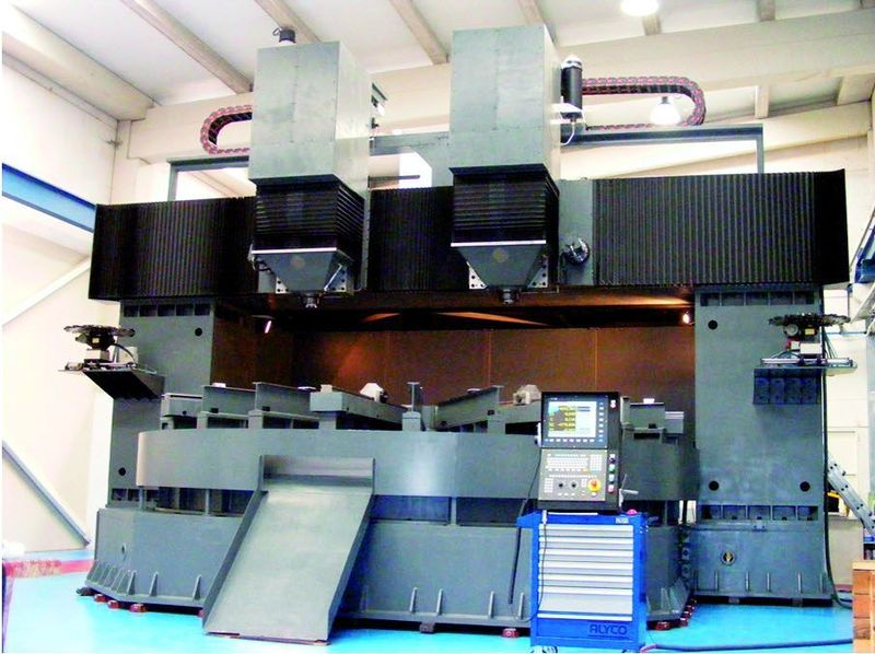 Bild 3: Die zur Fertigung von Lagerringen und Flanschen entwickelten CNC-Bearbeitungszentren sind mit einer patentierten selbstzentrierenden Aufspannvorrichtung ausgestattet und ermöglichen ein automatisiertes Zuführen und Aufspannen der Werkstücke. (Archiv: Vogel Business Media)
