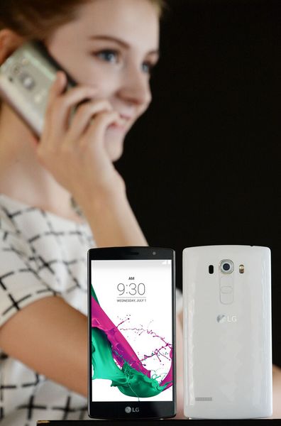 Die Abmessungen betragen 142,7 x 72,6 x 9,85 Millimeter. (Bild: LG)