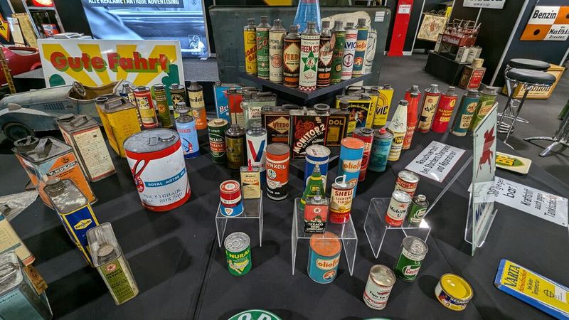 ... also allem, was mit Historischem zu Schmier- und Kraftstoffen zu tun hat. (Bild: Dominsky – VCG)