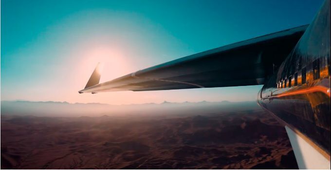 Facebooks Antennen-Drohne Aquila beim ersten Liftoff: Das solarbetriebene Fluggerät soll Internet in die entlegensten Gebiete bringen. (Facebook)