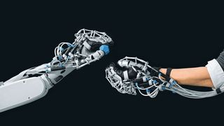 Die pneumatische Exohand von Festo lässt sich wie ein Handschuh anziehen, stützt die menschliche Hand von außen und verbessert so ihre Stärke und Ausdauer. (Festo)