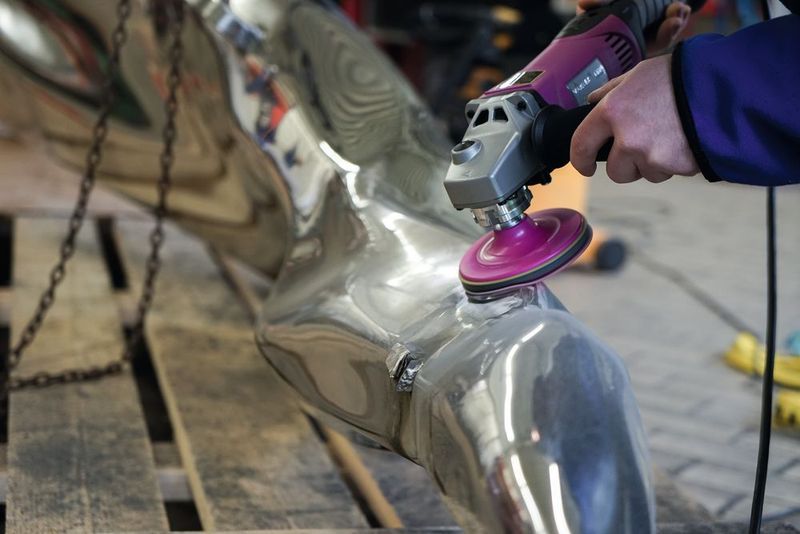 Wie sich das Spiegelglanzpolieren vereinfachen lässt, zeigt Eisenblätter auf der Euroblech 2016. (Eisenblätter)