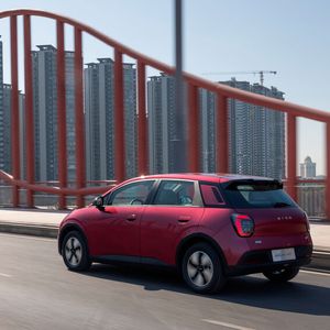 Bei einer ersten Proberunde in China wirkt die Lenkung etwas weich.(Bild:  GAC)