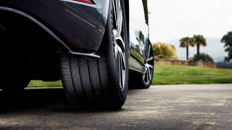 Ab dem 1. Mai sollen Kunden umfassender über die Reifeneigenschaften informiert werden als bisher. (Bild:  GDTG)