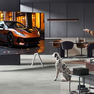 LG Electronics enthüllt auf der CES seine neueste OLED Evo TV-Serie. Der Fernseher optimiert mithilfe von KI Bild und Ton und kann mithilfe intelligenter Funktionen sich die Vorlieben des Nutzers merken und basierend darauf weitere Inhalte empfehlen. (Bild:  LG)