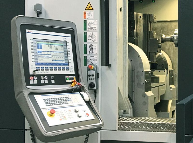Durchgängige Prozesskette im Bosch-Rexroth-Werk: 5-Achs-Bearbeitungszentrum mit CNC-System MTX für die Fertigung von Hydraulikkomponenten. (Bosch Rexroth)