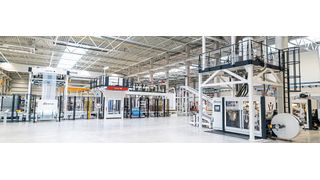 Aventus präsentiert ein hochmodernes Modell der schnellen Absack- und Palettieranlage für LDPE. (Bild: Aventus GmbH & Co.KG)