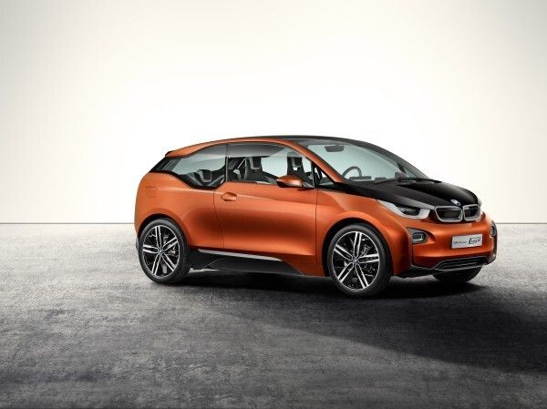 Das BMW i3 Concept Coupé ist das erste vollständig vernetzte Elektrofahrzeug der Welt (BMW Group)