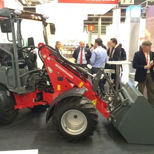 Bei Linde findet sich untypisch für die SPS schweres Gerät am Stand aber auch...