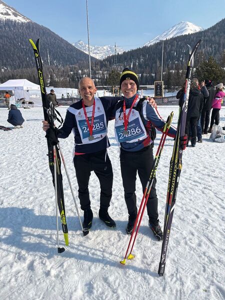 Freuten sich nach ihrem ersten Engadiner Skimarathon: Matthias Böhm (Chefredaktor SMM) und Christoph Andris (Verkaufsleiter Schweiz, Gebr. Heller). (SMM)