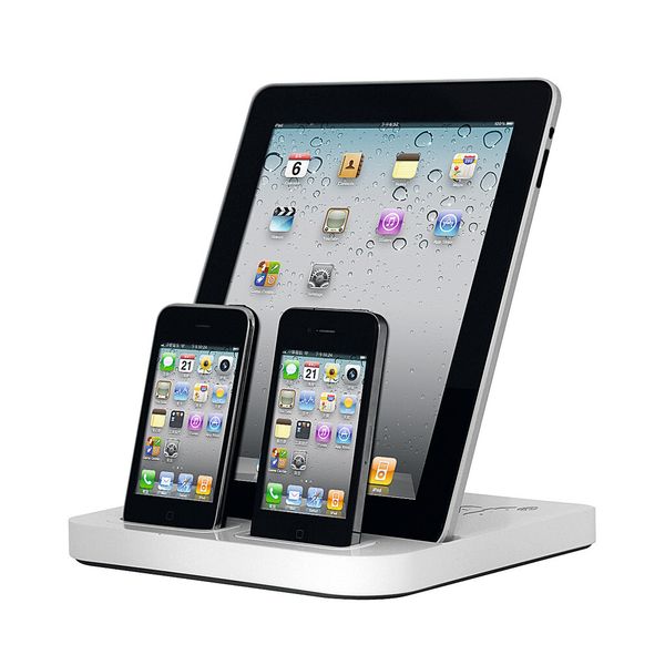 In die Dockingstation UltraDock passt neben dem iPhone und iPod auch noch das iPad. (Kacmaz)
