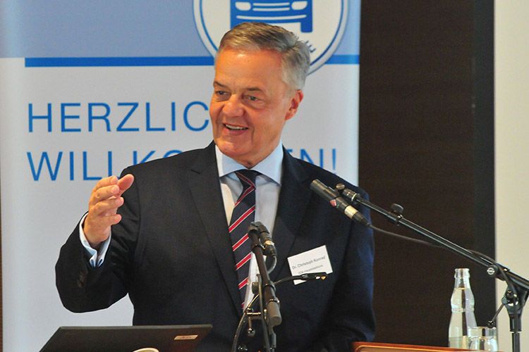 Für den ZDK-Repräsentanten in Berlin, Christoph Konrad, stellt sich die Frage, ob „die Digitalisierung automatisch den wirtschaftlichen Aufschwung bringt“. (Zietz)