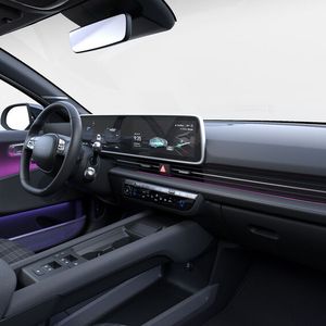 Innen bietet das Sondermodell Stoff-Leder-Sitze, ein Panoramadach und ein Soundsystem.(Bild:  Hyundai)