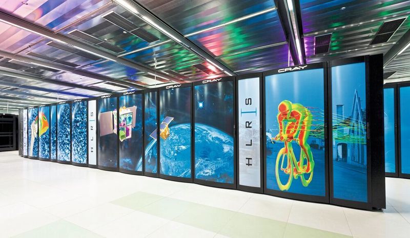 Mit dem Zugang zu einem Hochleistungsrechner, wie diesem am Höchstleistungsrechenzentrum in Stuttgart, können auch kleinere Unternehmen Simulationen einsetzen. (Boris Lehner Fotografie)