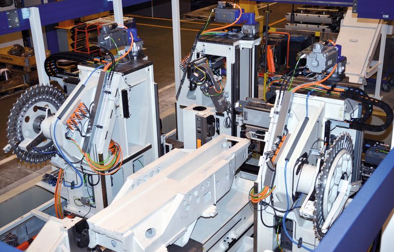 Bohreinheit der Grob-Sondermaschine zur Kreuzschlittenbearbeitung: Neben der Roba-Topstop am Kugelgewindetrieb sind in jedem Fahrständer zwei Roba-Guidestop Sicherheitsbremsen verbaut. (Bild: Grob-Werke)