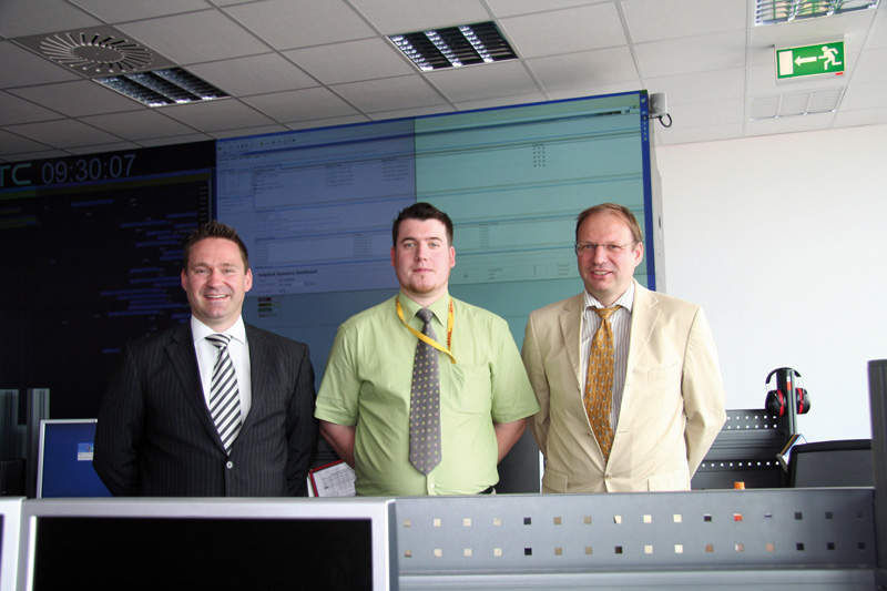 PC-Ware Key Account Manager Carsten Bahn (l.), DHL Administrator Matthias Pauli und IT-Leiter Andreas Schaser (r.). (Archiv: Vogel Business Media)