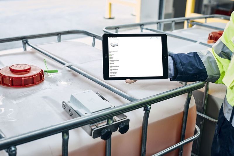 Der Micropilot FWR30 digitalisiert die Füllstandsmessung von mobilen und stationären Kunststofftanks.  (Endress+Hauser)